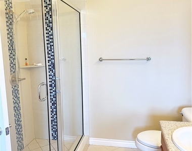5517 Welland Avenue - Photo Thumbnail 5