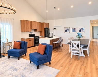 335 N Harvard - Photo Thumbnail 4