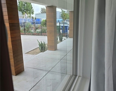 335 N Harvard - Photo Thumbnail 10