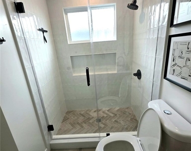335 N Harvard - Photo Thumbnail 11