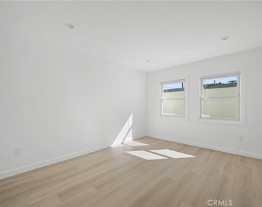 1346 N Parish Place - Photo Thumbnail 12