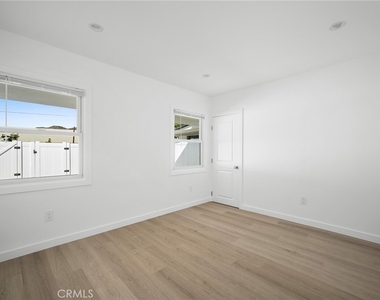 1346 N Parish Place - Photo Thumbnail 9