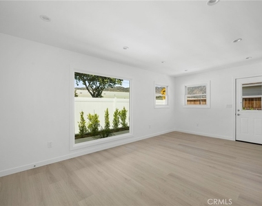 1344 N Parish Place - Photo Thumbnail 6
