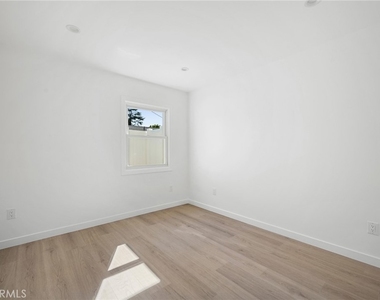 1344 N Parish Place - Photo Thumbnail 10