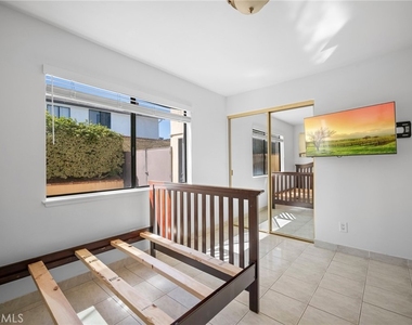 18536 Brymer Street - Photo Thumbnail 17