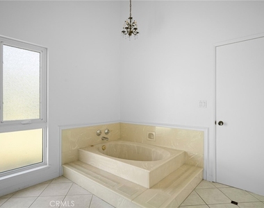 18536 Brymer Street - Photo Thumbnail 29
