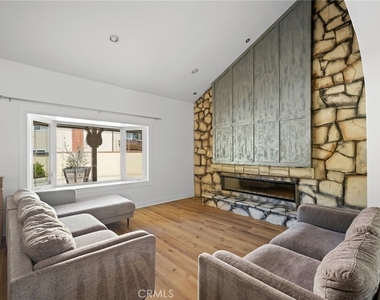18536 Brymer Street - Photo Thumbnail 4