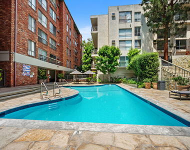 1440 Veteran Avenue - Photo Thumbnail 12