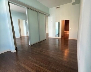 1234 Wilshire - Photo Thumbnail 11