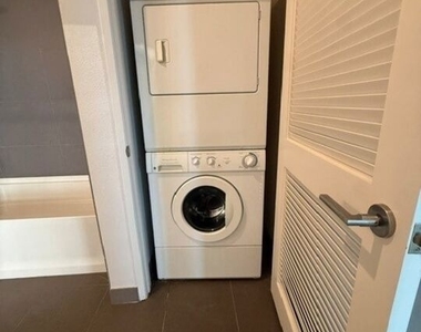 1234 Wilshire - Photo Thumbnail 9