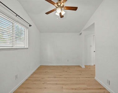 7853 Bothwell Road - Photo Thumbnail 20
