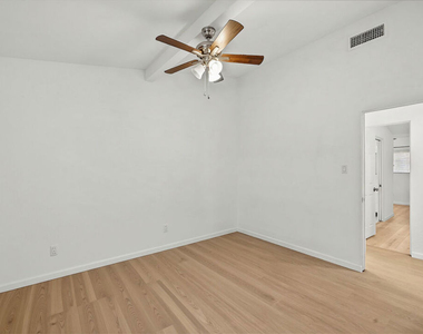 7853 Bothwell Road - Photo Thumbnail 8