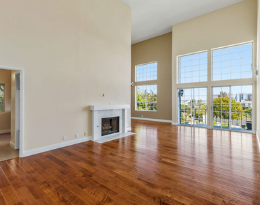 100 N Wetherly Drive - Photo Thumbnail 5