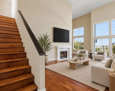 100 N Wetherly Drive - Photo Thumbnail 2