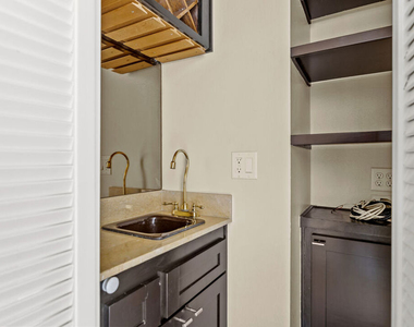 100 N Wetherly Drive - Photo Thumbnail 14