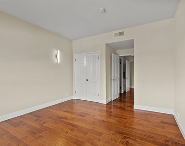 100 N Wetherly Drive - Photo Thumbnail 20