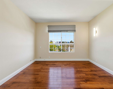 100 N Wetherly Drive - Photo Thumbnail 19