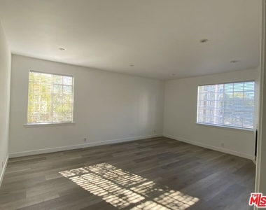 10271 Almayo Avenue - Photo Thumbnail 19
