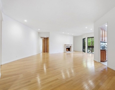 11628 Montana Avenue - Photo Thumbnail 8
