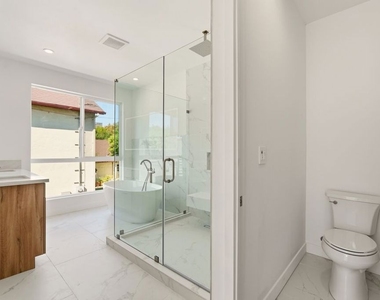 10919 Massachusetts Avenue - Photo Thumbnail 9