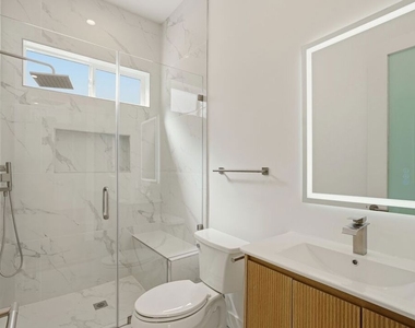 10917 Massachusetts Avenue - Photo Thumbnail 14