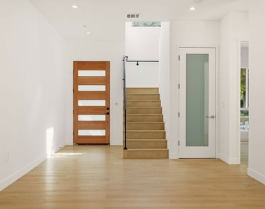 10917 Massachusetts Avenue - Photo Thumbnail 2