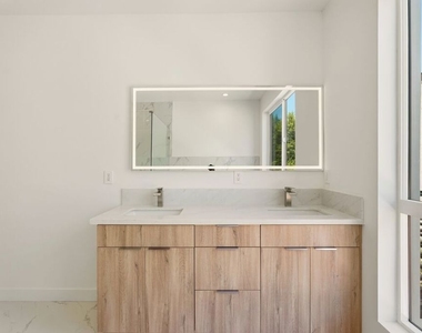 10917 Massachusetts Avenue - Photo Thumbnail 9