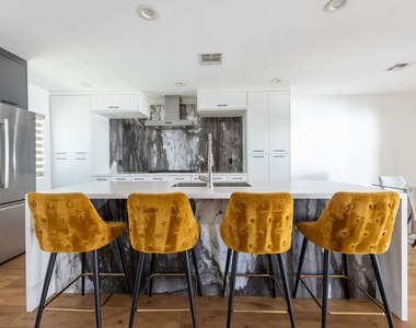 5327 Willis Avenue - Photo Thumbnail 2