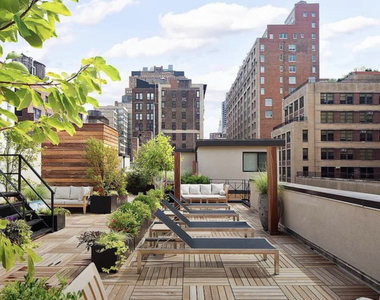 West 25th Street - Photo Thumbnail 9