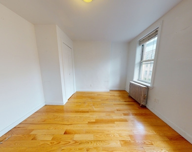East 7th Street - Photo Thumbnail 5
