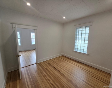 69 N Ocean Avenue - Photo Thumbnail 2