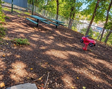 315 King Street - Photo Thumbnail 14