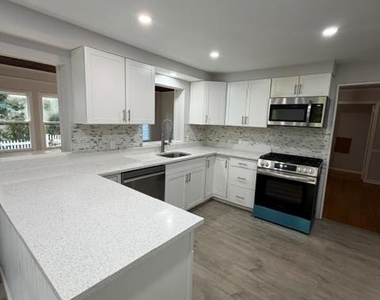 650 8th Avenue - Photo Thumbnail 2