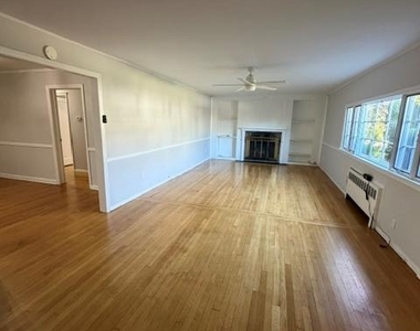 650 8th Avenue - Photo Thumbnail 1