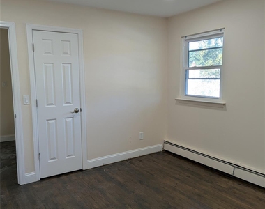 423 Clarice Boulevard - Photo Thumbnail 8