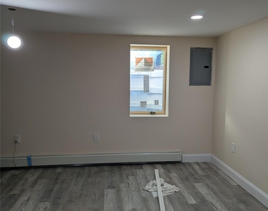 423 Clarice Boulevard - Photo Thumbnail 9