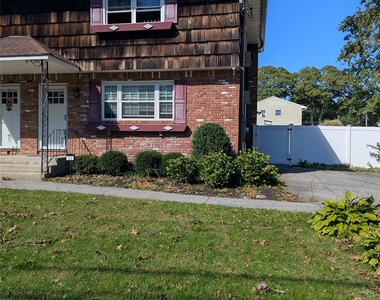 423 Clarice Boulevard - Photo Thumbnail 6