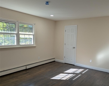 423 Clarice Boulevard - Photo Thumbnail 7