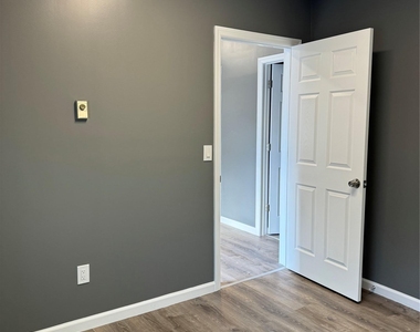 21 Collegeview Avenue - Photo Thumbnail 7