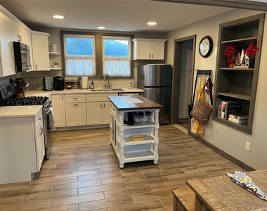 824 W Main Street - Photo Thumbnail 9