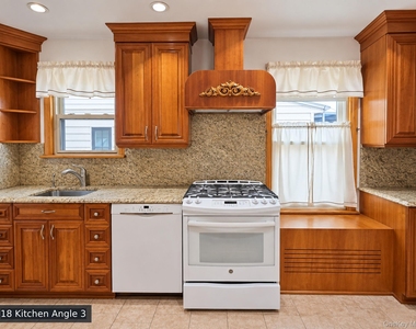 7905 Woodhaven Boulevard - Photo Thumbnail 15