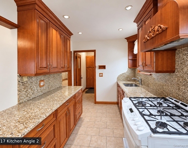 7905 Woodhaven Boulevard - Photo Thumbnail 14
