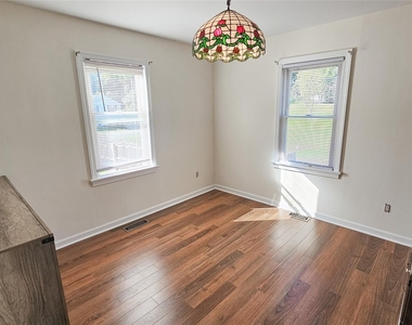 41 Birdsall Avenue - Photo Thumbnail 5
