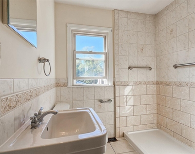 41 Birdsall Avenue - Photo Thumbnail 4