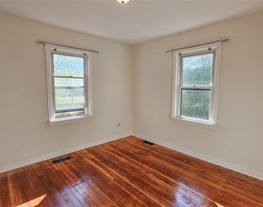 41 Birdsall Avenue - Photo Thumbnail 2