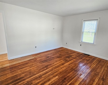41 Birdsall Avenue - Photo Thumbnail 8
