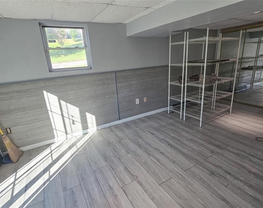 41 Birdsall Avenue - Photo Thumbnail 10