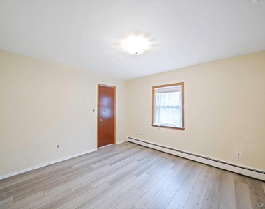 2400 New York Avenue - Photo Thumbnail 16