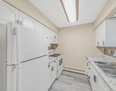 2400 New York Avenue - Photo Thumbnail 11