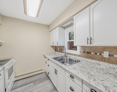 2400 New York Avenue - Photo Thumbnail 9